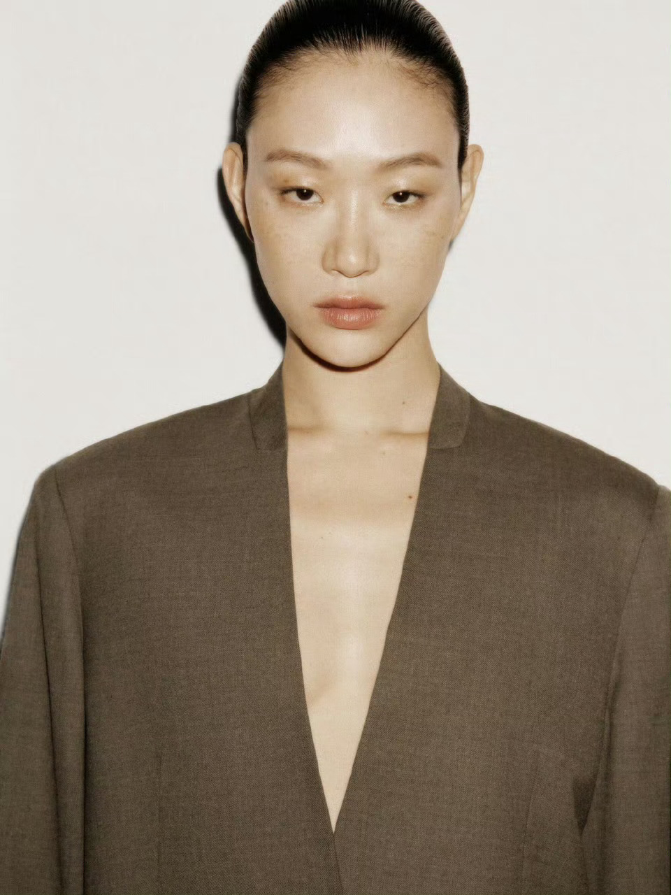 Sora Choi x COS F/W 2025 Campaign 崔姐 ​​​