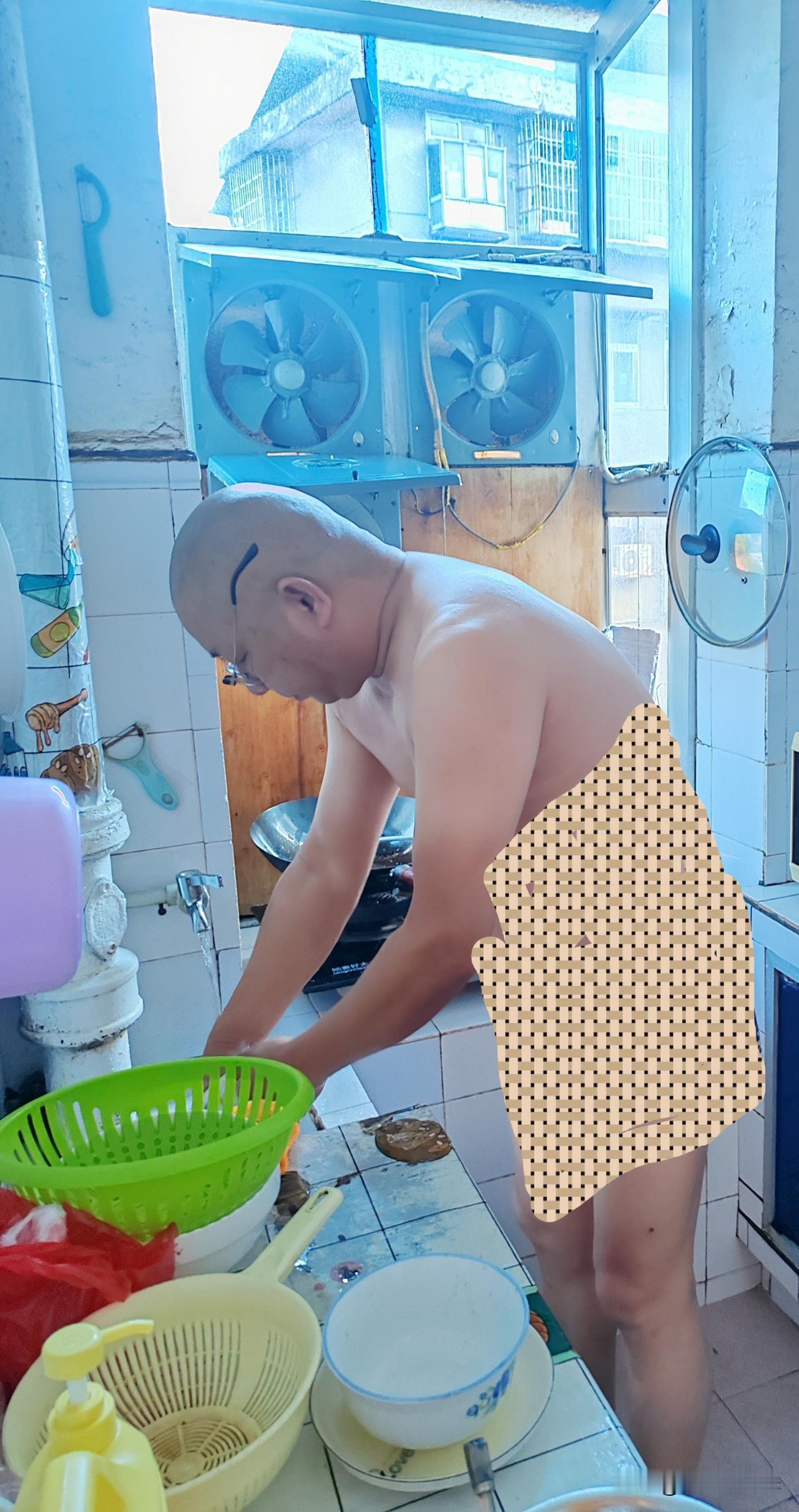 我发现结婚20多年黑皮的阴谋藏的够深的！

今天上早班14：30下班，买完菜路过
