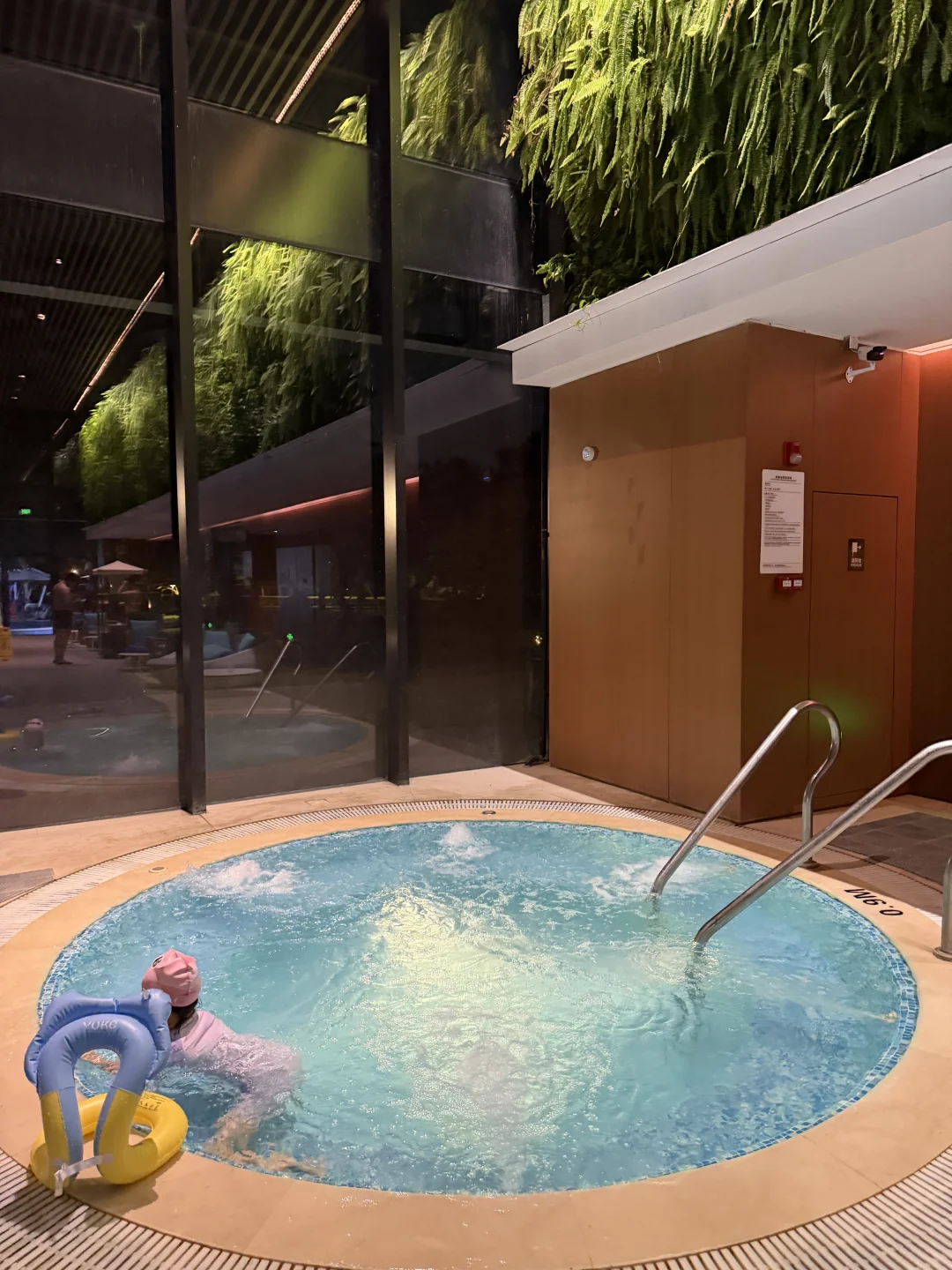 酒店的温泉泳池♨️是真好啊～