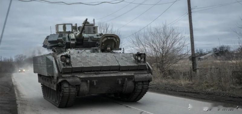 虽然在花旗国宣布援助给基辅“布雷德利”步兵战车的时候，大家均知道这种武器的装甲不