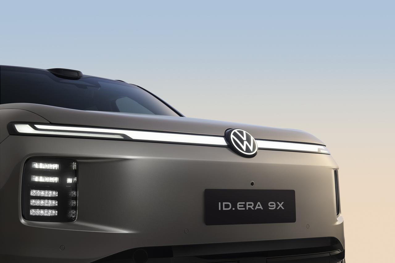 说真的，刷到ID. ERA 9X预售价的时候，我正躺沙发上纠结要不要给家里那台老