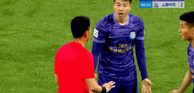 天津津门虎这个手球肯定是点球这个毫无疑问，毕竟这个手球之前天津津门虎球员也在禁区