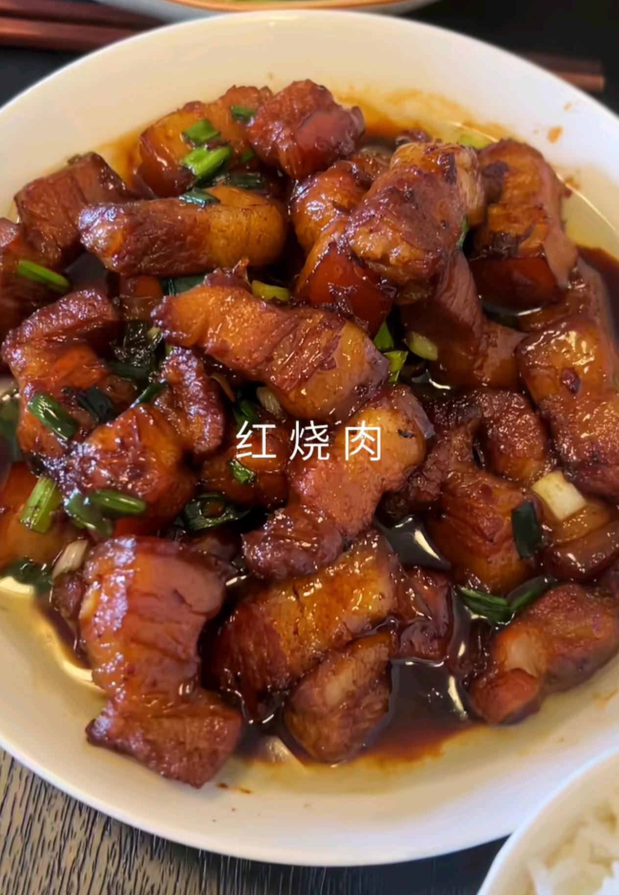 中午老公掌勺，做了一桌子我爱吃的菜！

每天都对自己说，要减肥、要减肥，每次都抵