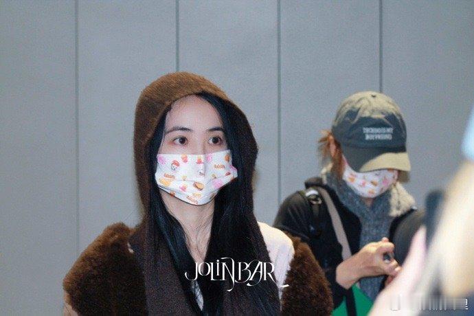 蔡依林巴黎接机高清美图 看到接机图里蔡依林和工作人员的笑容，感觉整个团队对这次巴