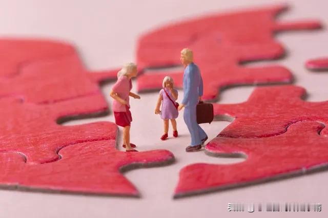 一个刺痛的婚姻实相：当前中年群体的婚姻状况，超八成仅是形式存在。作家苏芩曾言：“
