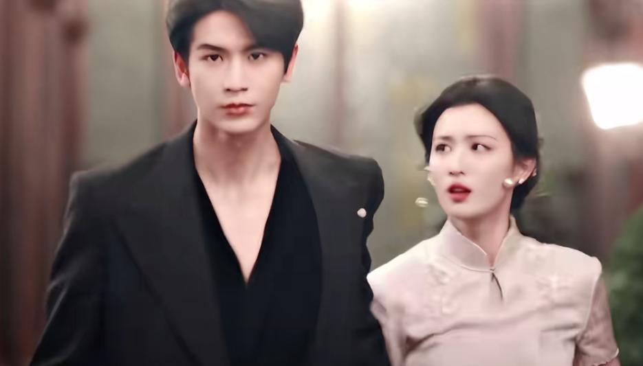 颜值显老演技还差，就别硬演少女，观众差点分不清谁是女儿谁是妈 