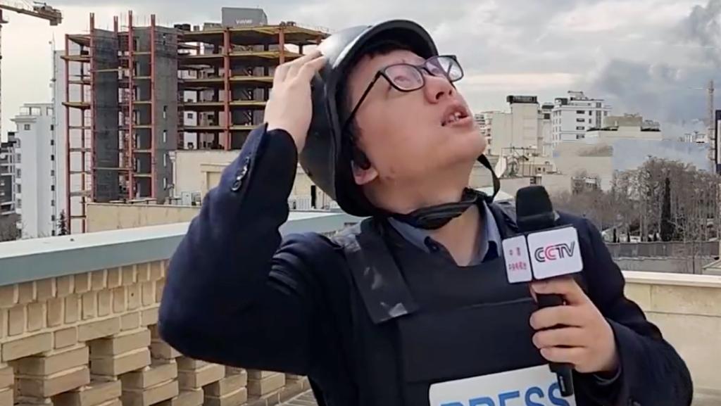 当地时间3月2日14时20分左右，德黑兰上空战机轰鸣，总台记者亲历多地同时爆炸的