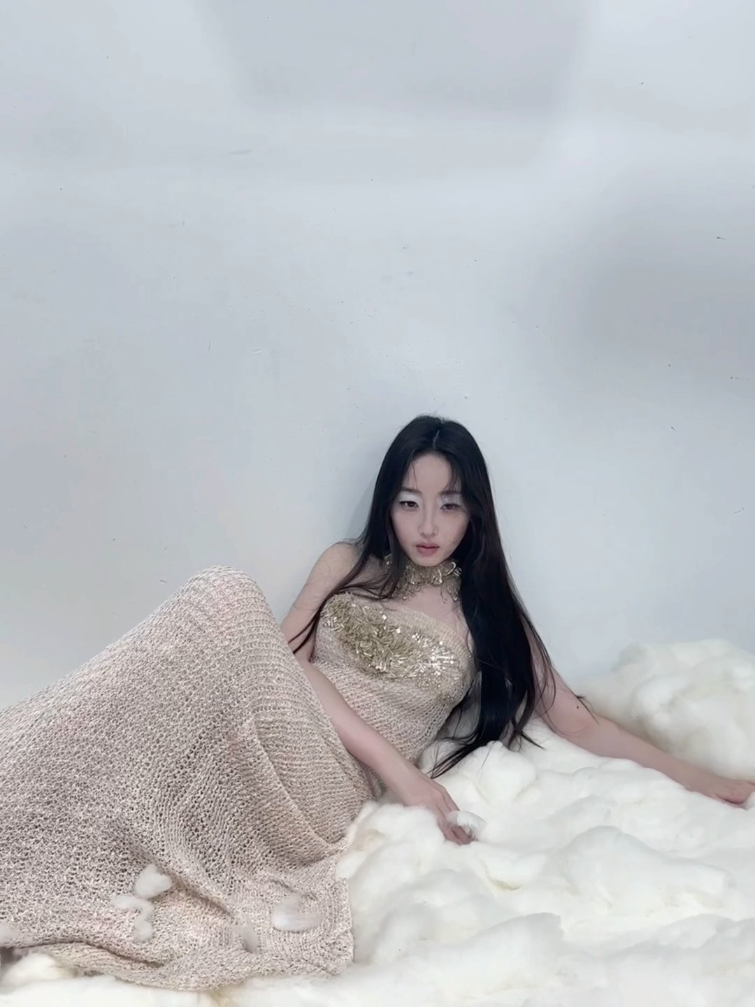 蒋梦婕，白色羽光美容大片。蒋梦婕