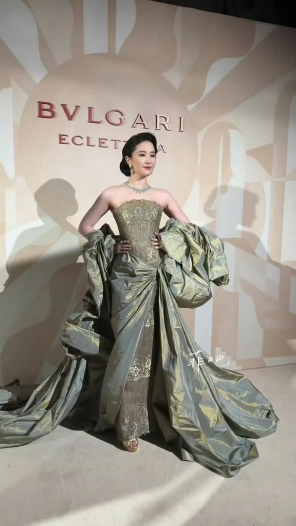 刘亦菲这身真的好大气的美，美到骨子里～ 