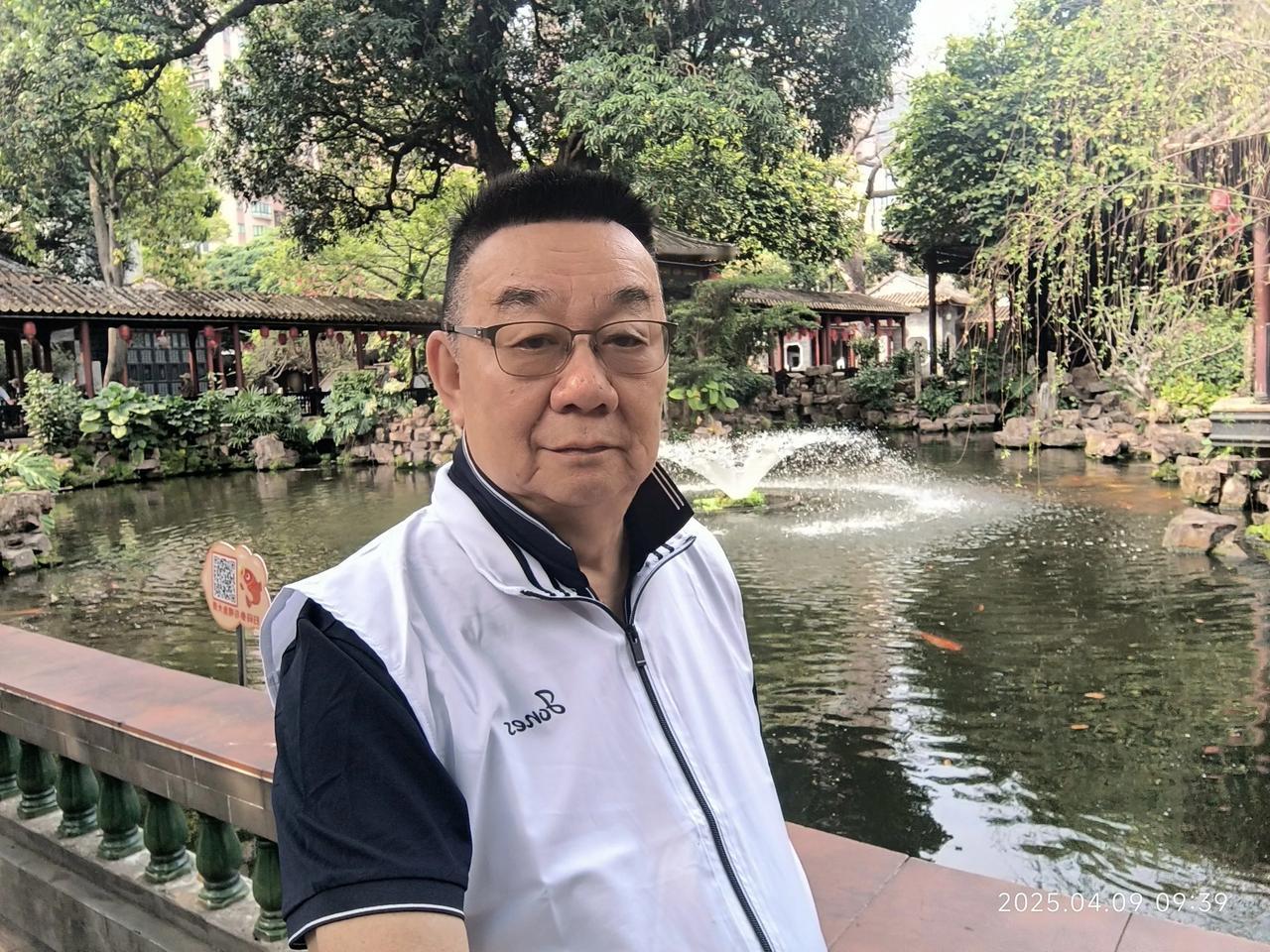 拼搏的过程固然充满了艰辛与苦涩，然而正是这般的拼搏，才会让我们的人生变得更加充实