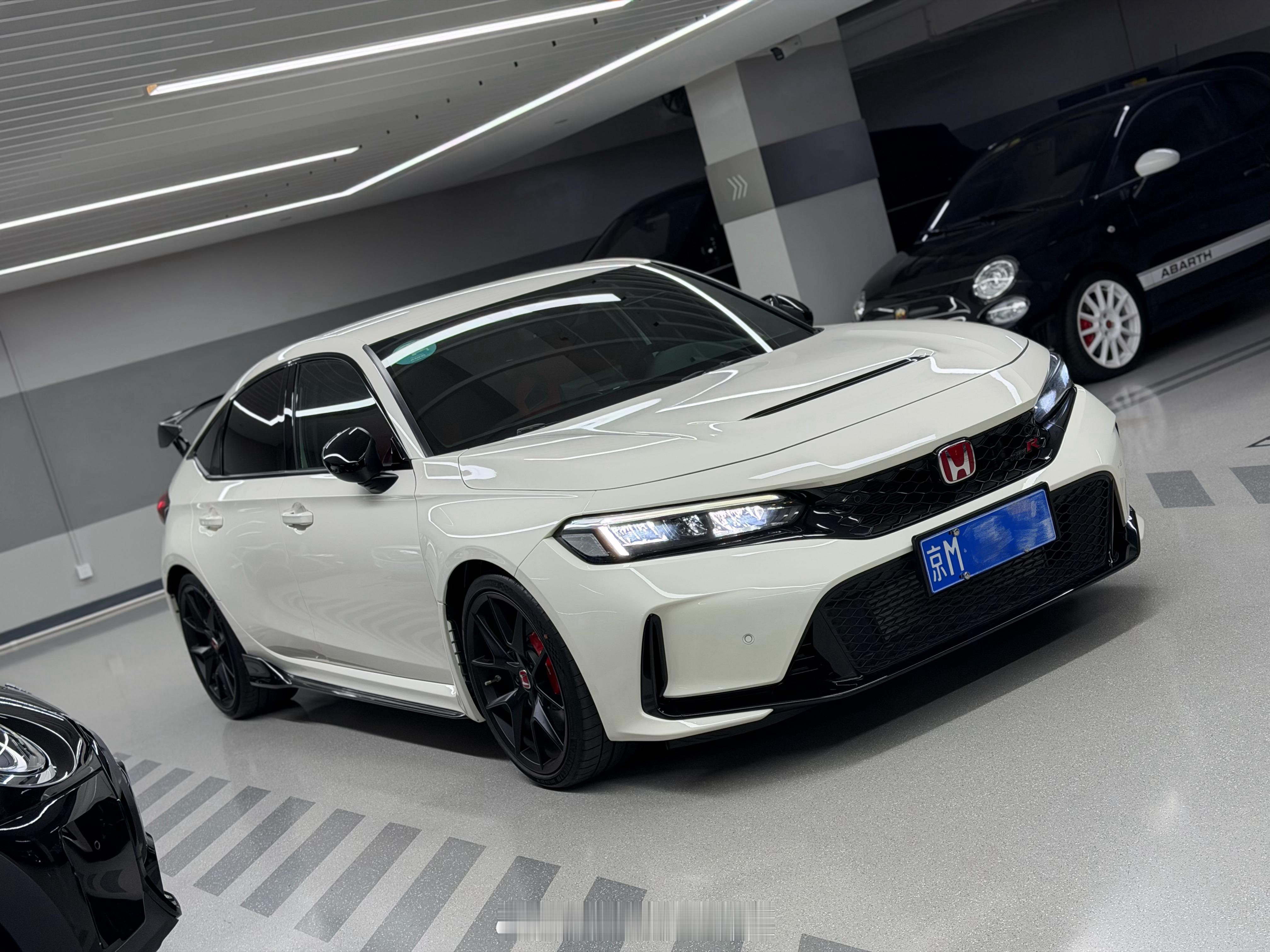 思域Type R已上牌，全套整备完成~✅更换了全套的机油、变速箱油、刹车油和冷却