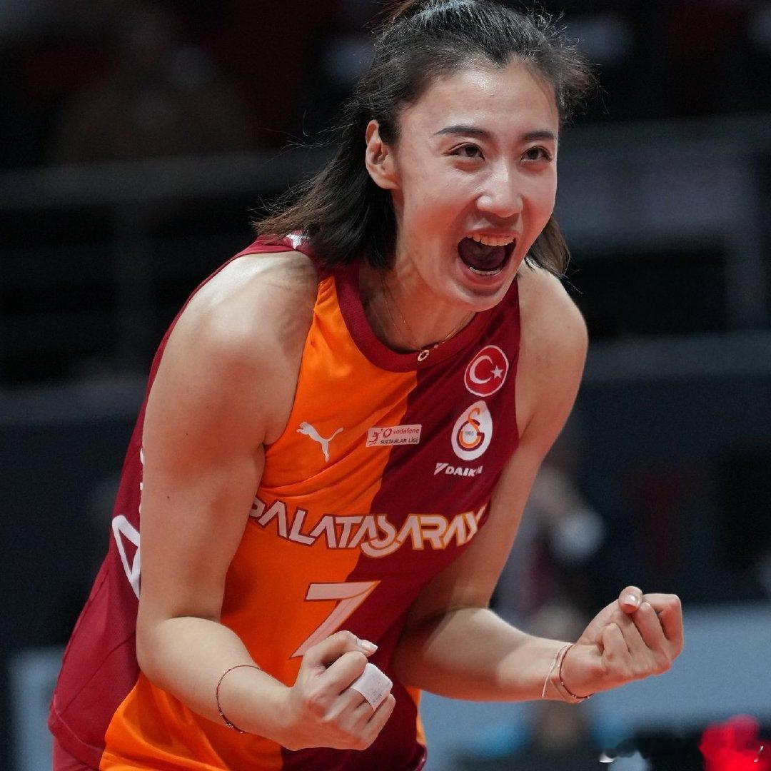 王媛媛荣膺2025-26 赛季土超联赛拦网女王她在第 8 周才加入加拉塔萨雷并完