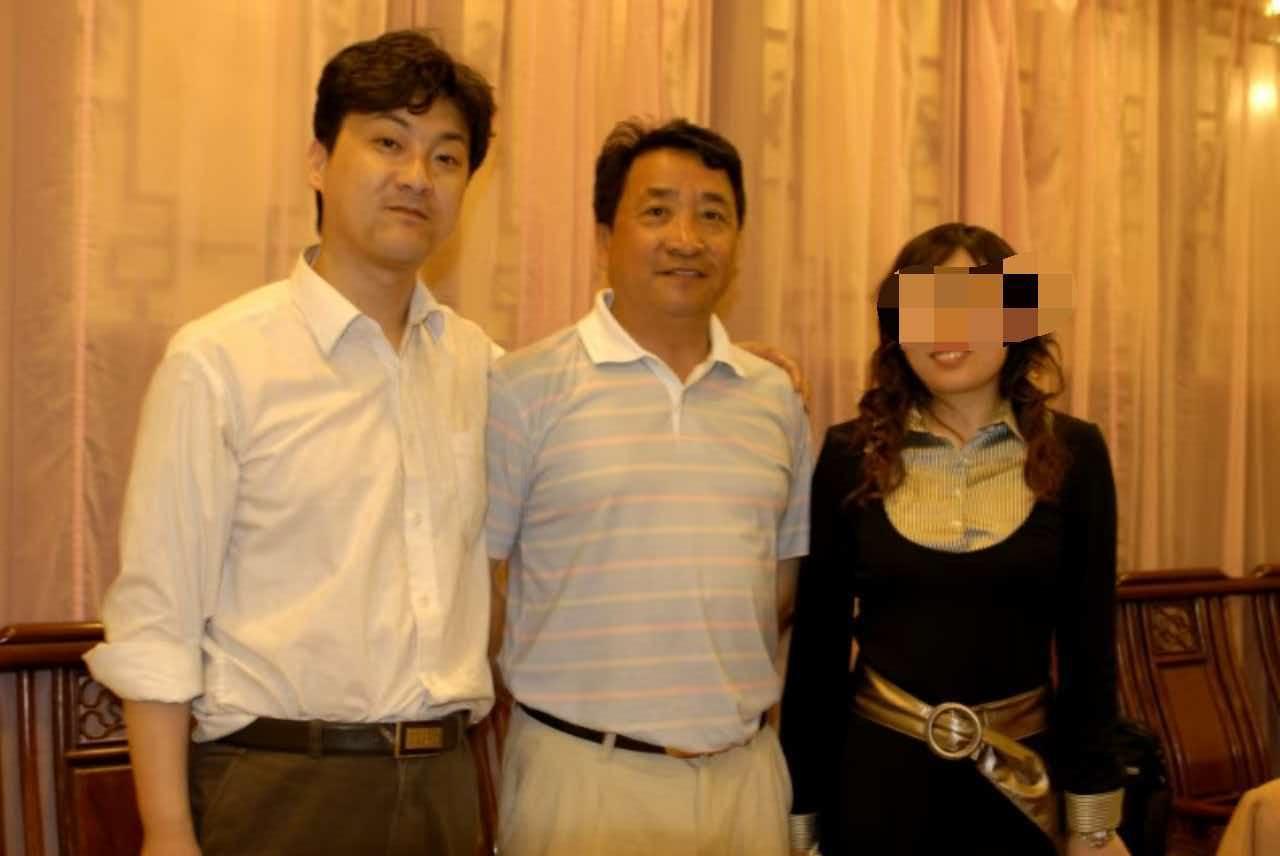 【唱歌狂吼，非常折寿！】10几年前带前任参加姜昆的饭局，姜昆和我们说起近期几位艺