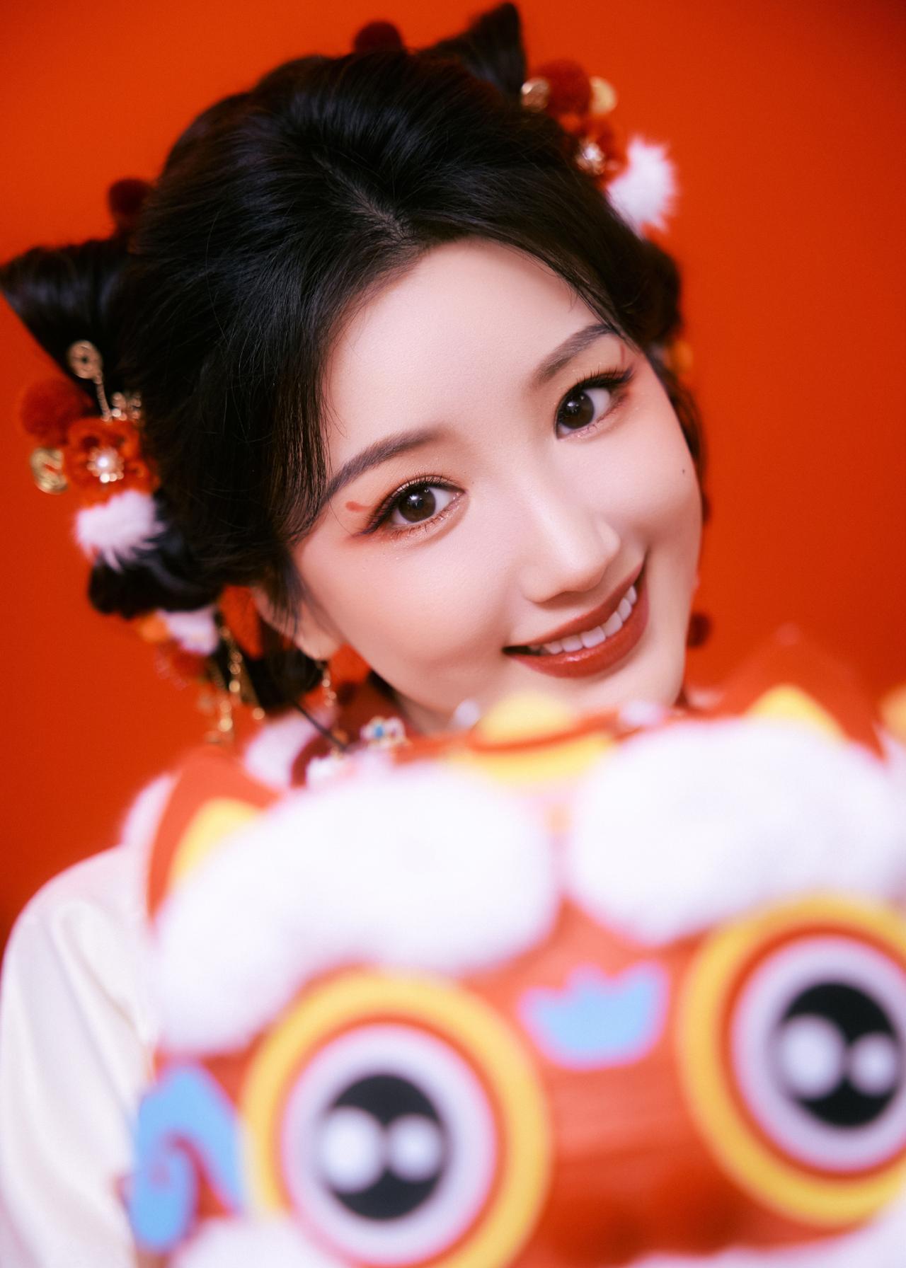 怎样穿搭知性又显身材?成熟美人毛晓彤穿搭写真