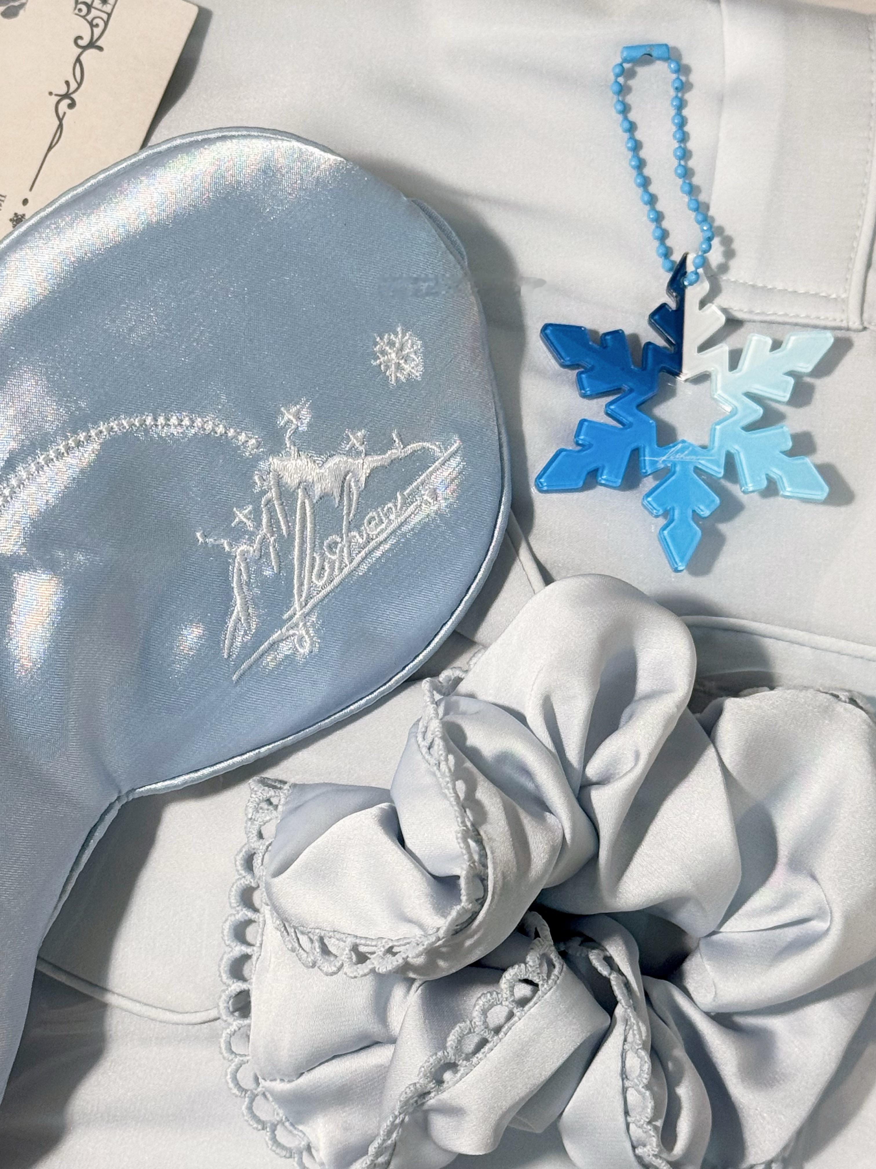 收到睡衣啦💙🩵❄️特别美丽！！！🥺也是和黎穿上情侣款咧～ 