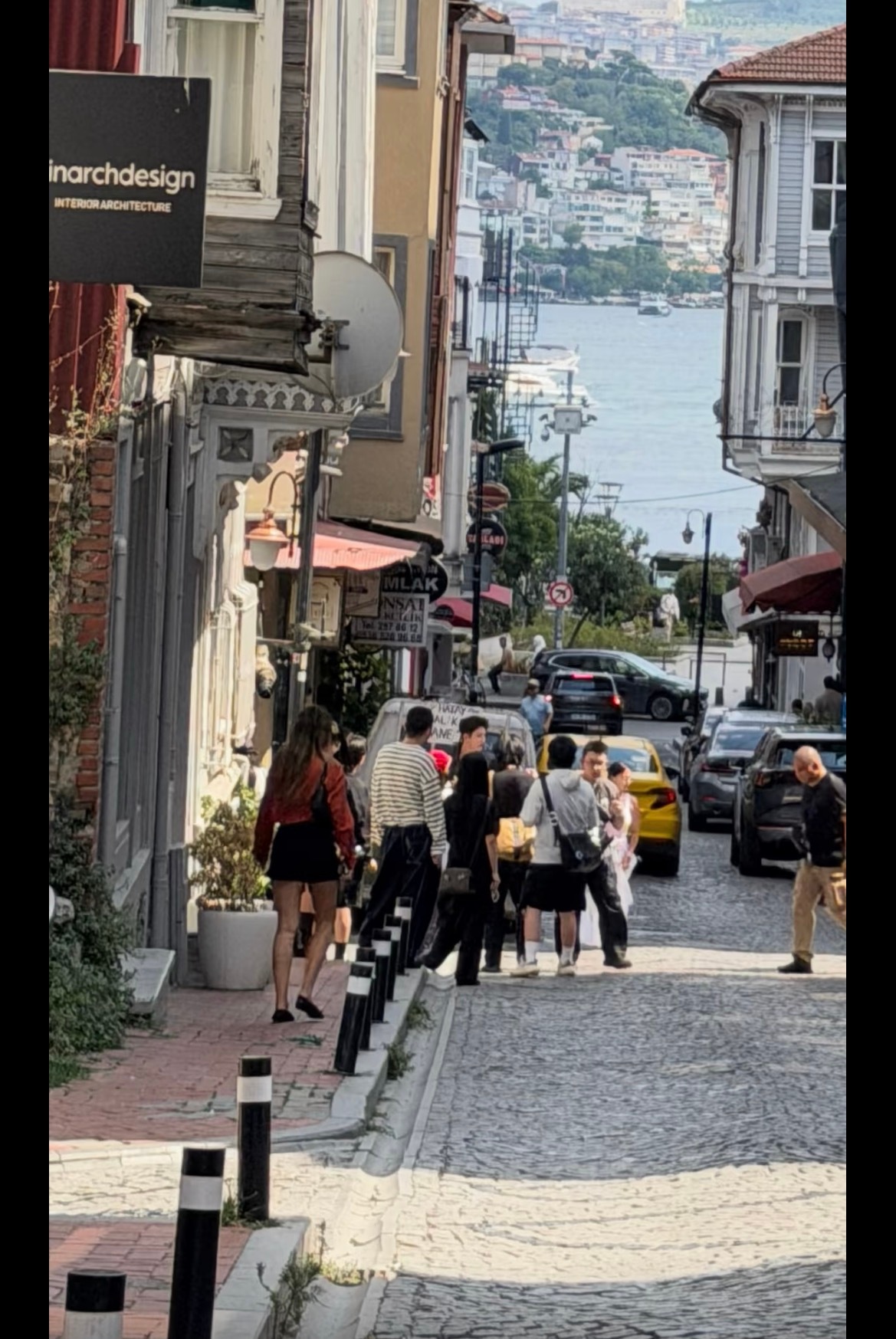 偶遇黄景瑜被土耳其冰淇淋戏耍黄景瑜被戏耍后的反应昨天刷到的，一整个帅的鹤立鸡群 