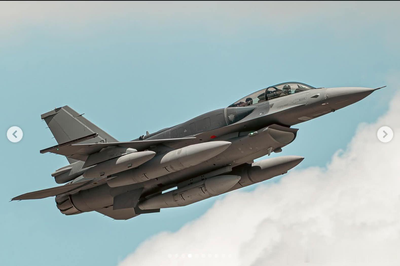 台灣首架F-16 Block 70，機號6831雙座機，掛載行李莢艙、3個副油箱