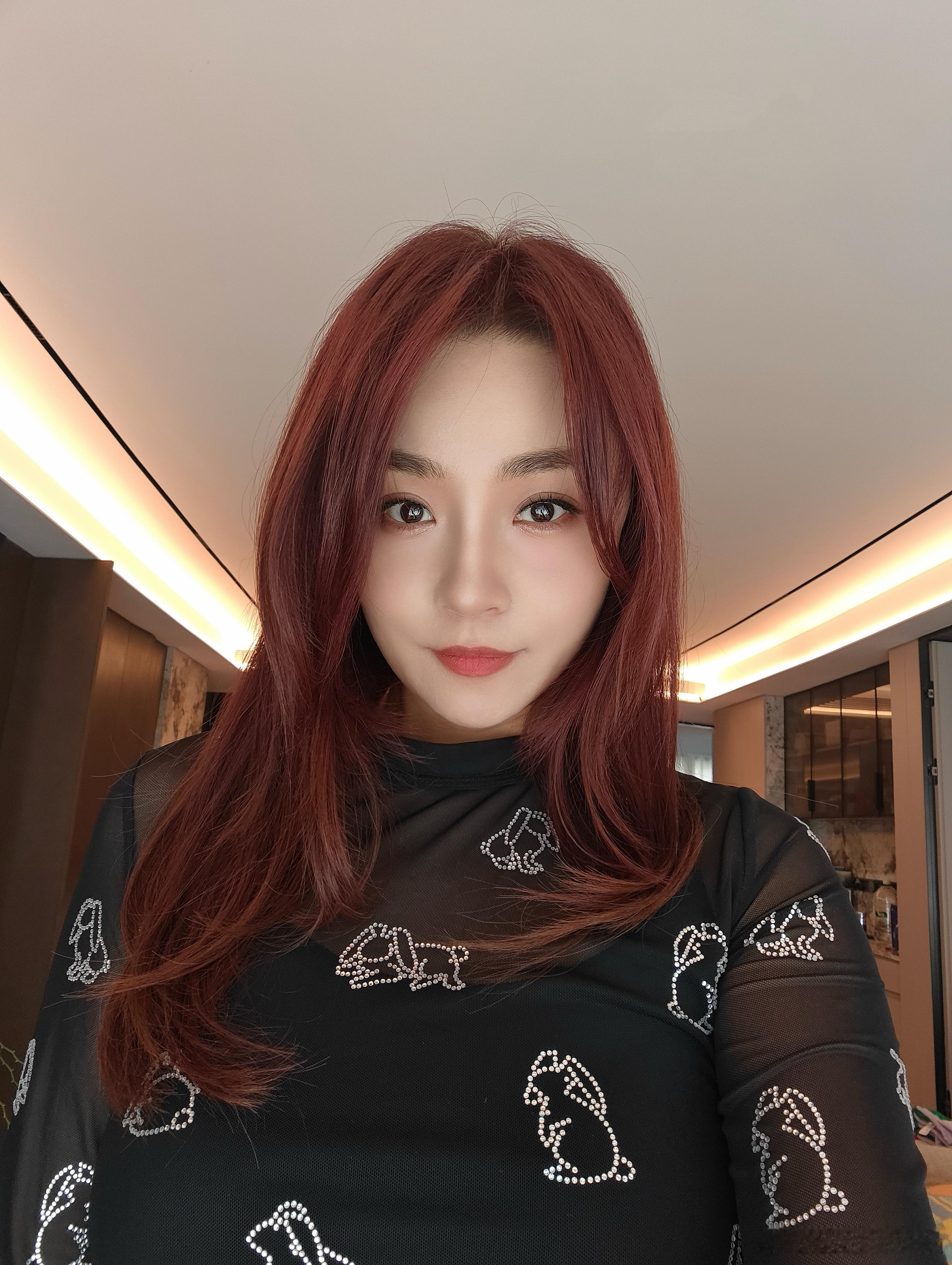 把头发剪短，染红连洗发水都变得粉粉红红我的日常plog与倪分享