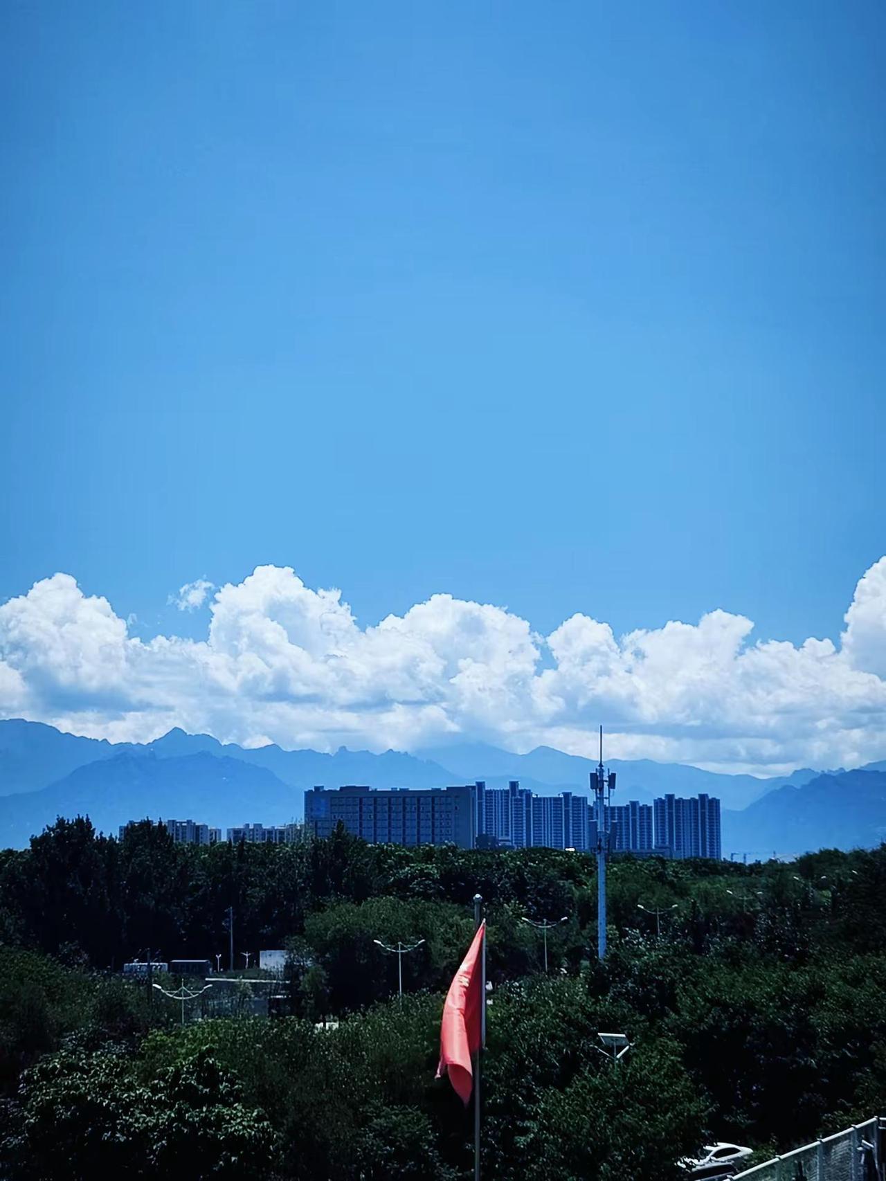 去爬山，去爬秦岭，去爬七十二峪。只要你全身不紧张，就不容易生病，可你呢，就是放松