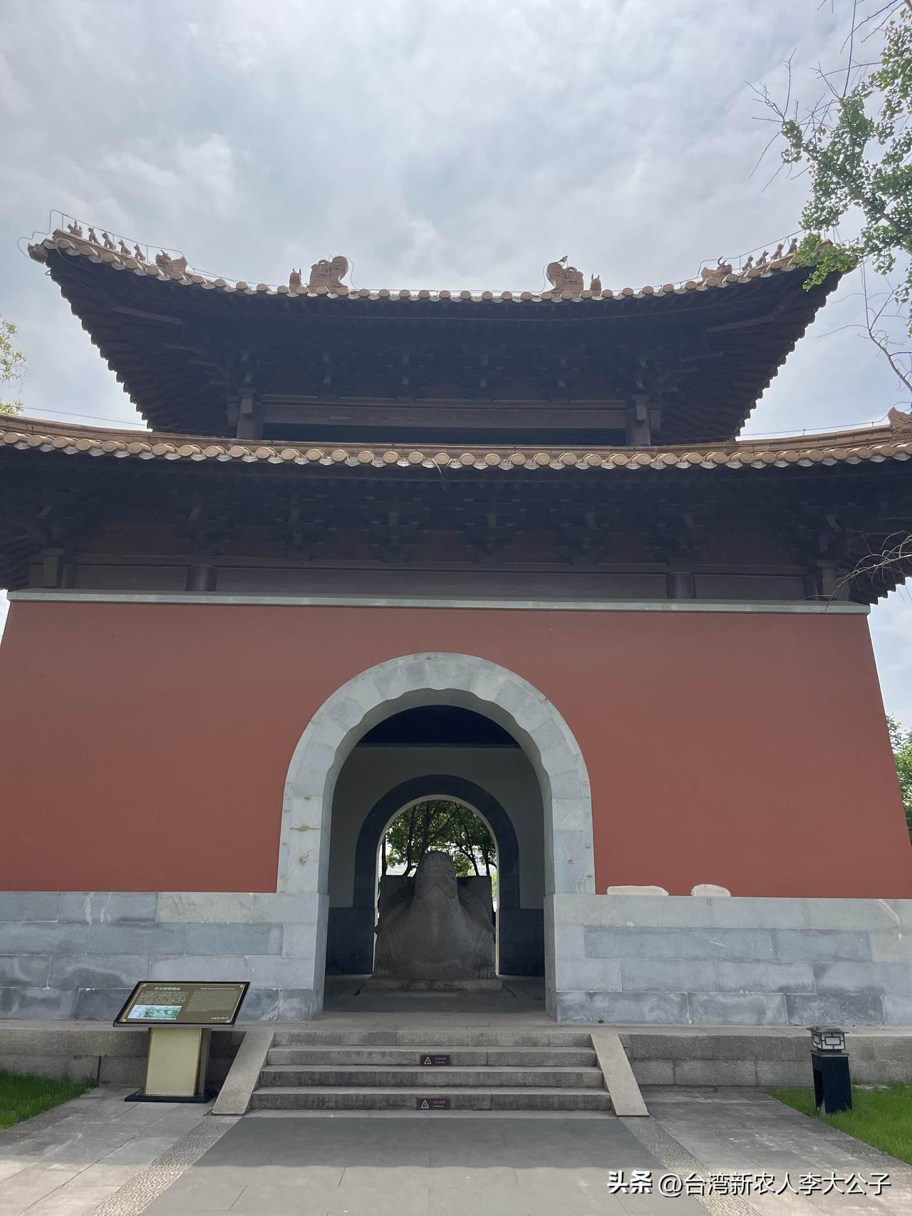 這週台股像坐大怒神
前天才剛爆出 1,700 點的大震盪，昨日又猛烈反彈1200