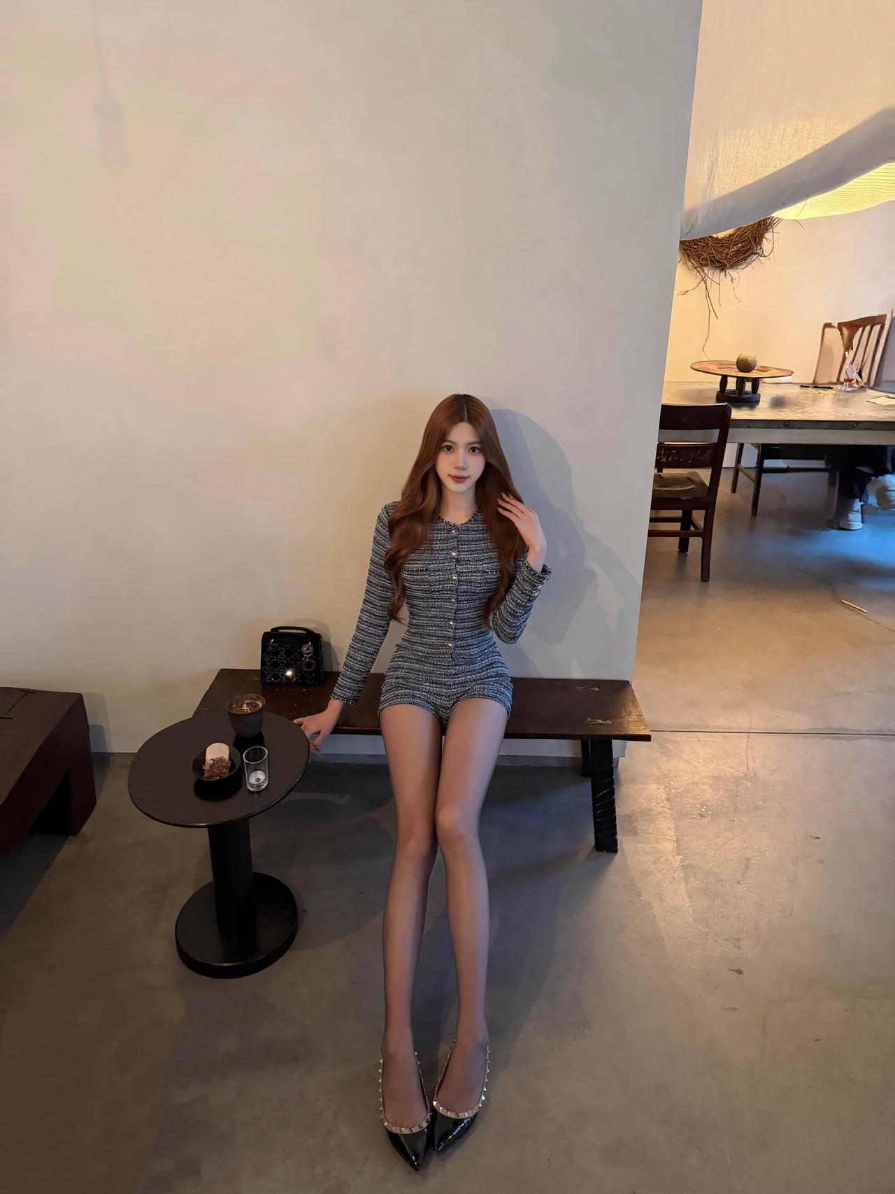 别等风停，逆风时低伏是为了蓄力，顺风时展翅才是飞翔。