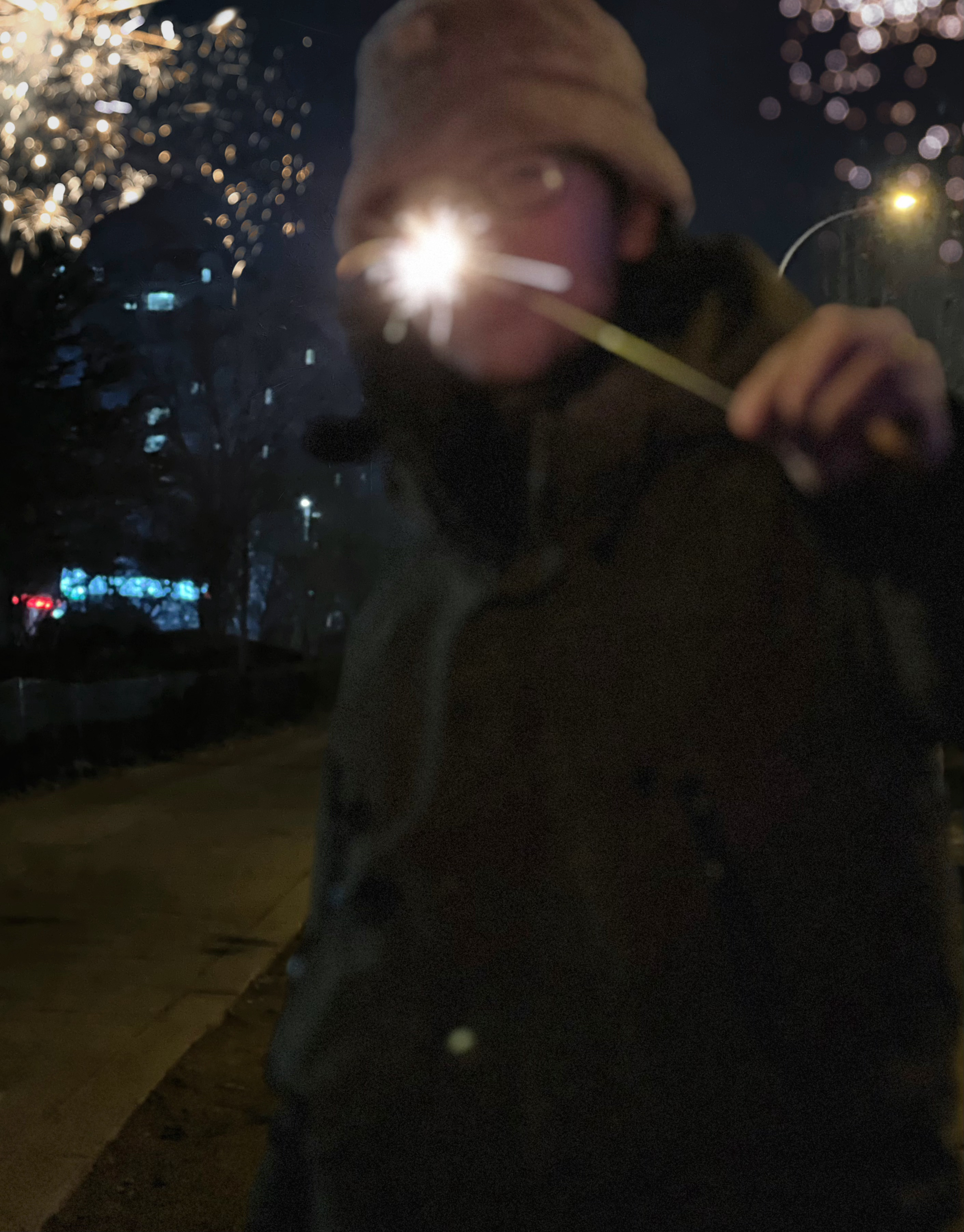 跨年晚会看完了烟花放完了准备睡了💤祝大家 新年快乐 🎆🧨 