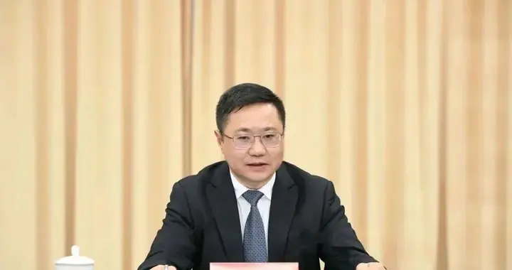 贵州省遵义市政府原市长黄伟被公诉：利用担任黔南州福泉市委书记、遵义市委副书记等职务上的便利，非法收受