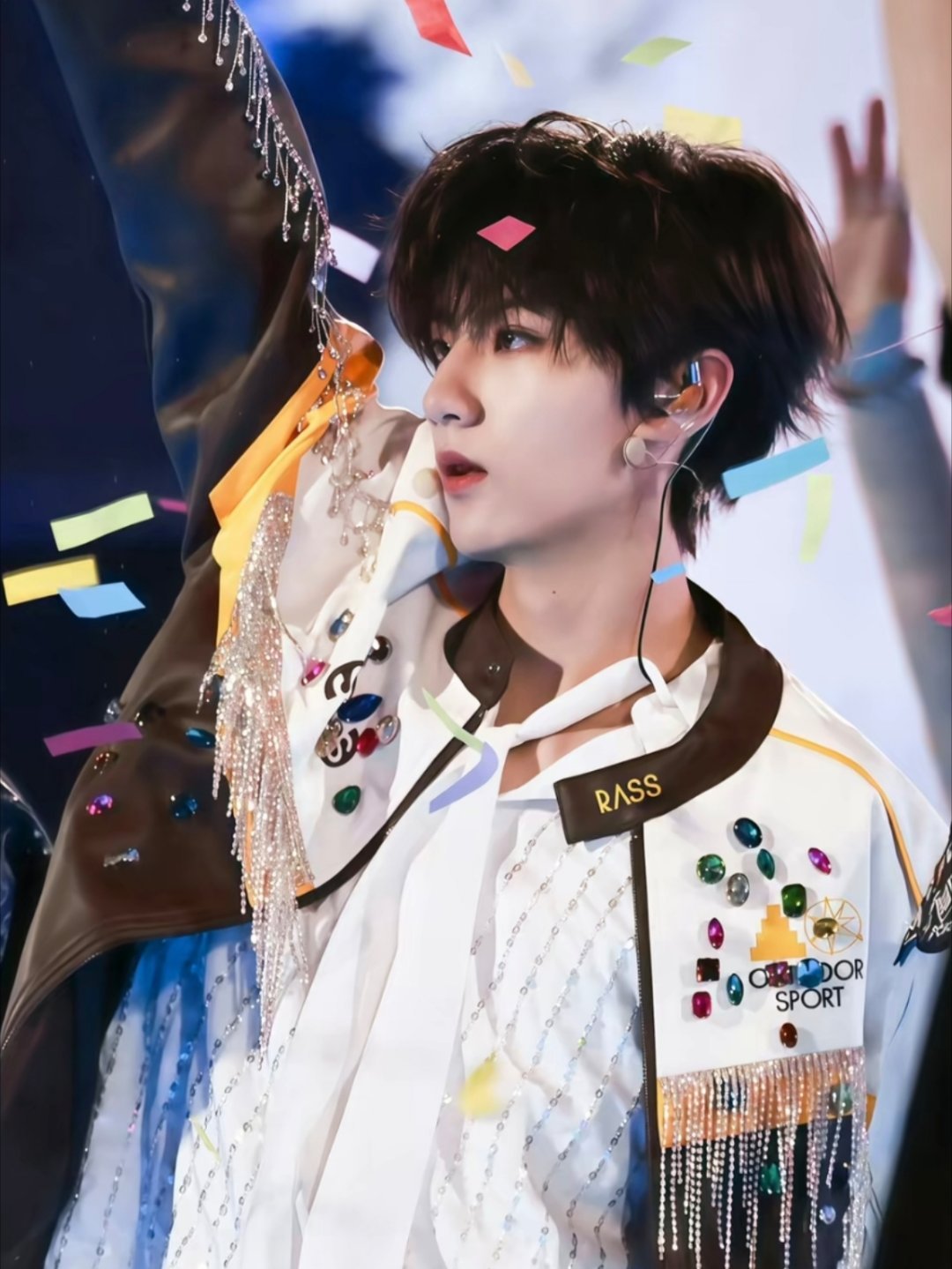 李煜东爸爸 突围唯一受益人感觉还是不要太关注素人私生活吧，多多专注李煜东，期待李