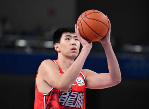 徐昕全场出战20分钟，6中6得到14分7篮板1盖帽