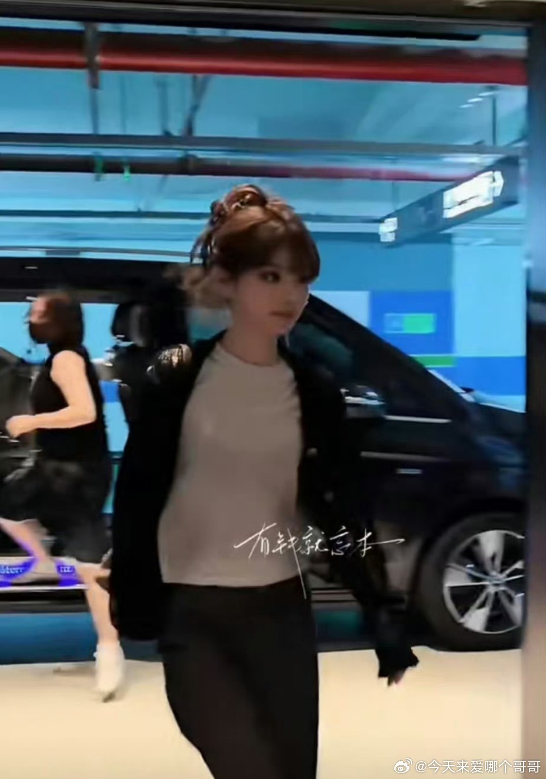 田曦薇的戏路真的很宽，可以演甜妹可以演恶女，可以可爱可以美艳，新剧造型好好看 