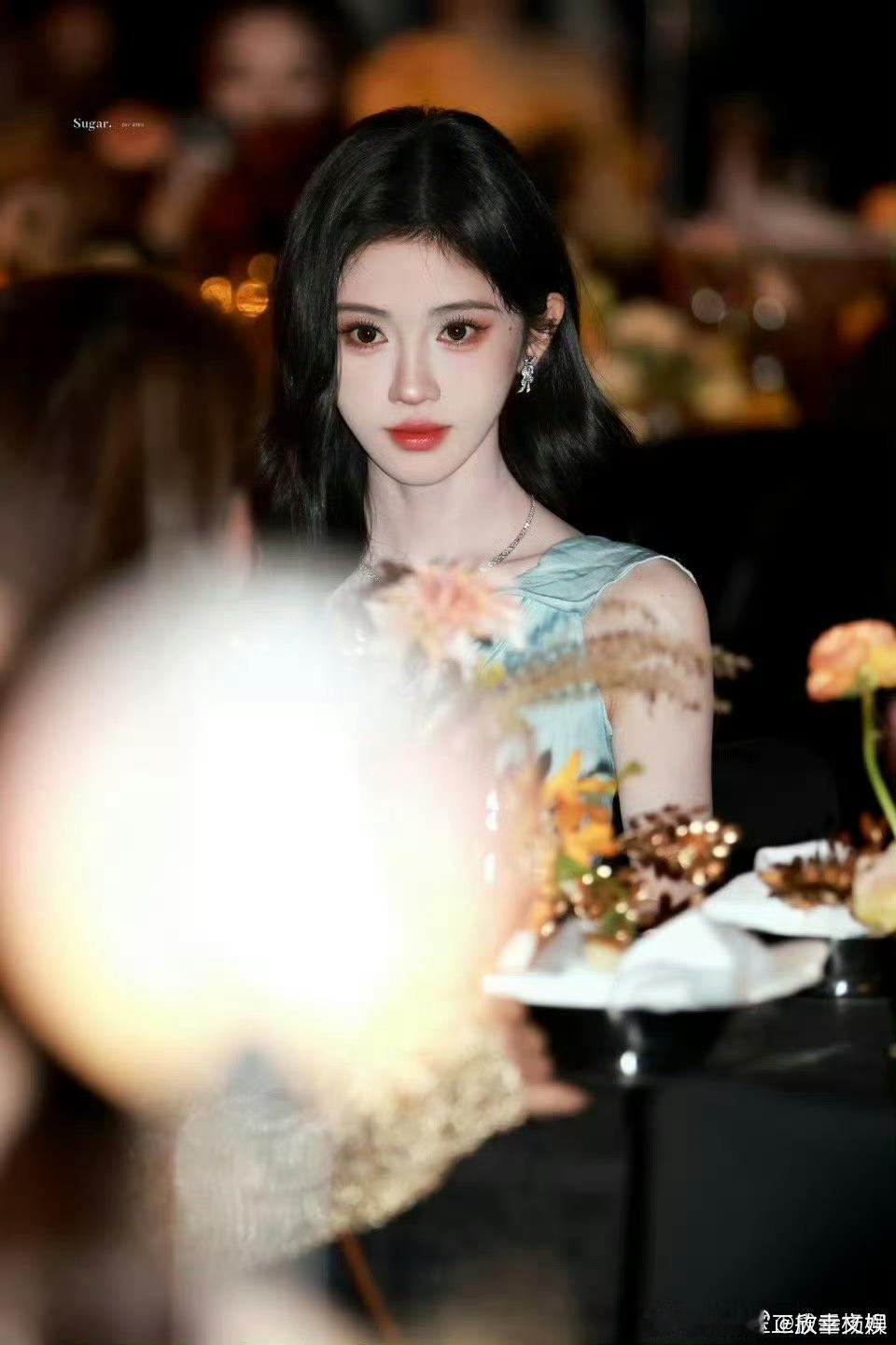 鞠婧祎晚宴造型鞠婧祎出席芭莎珠宝晚宴鞠婧祎出席芭莎珠宝晚宴，好美，