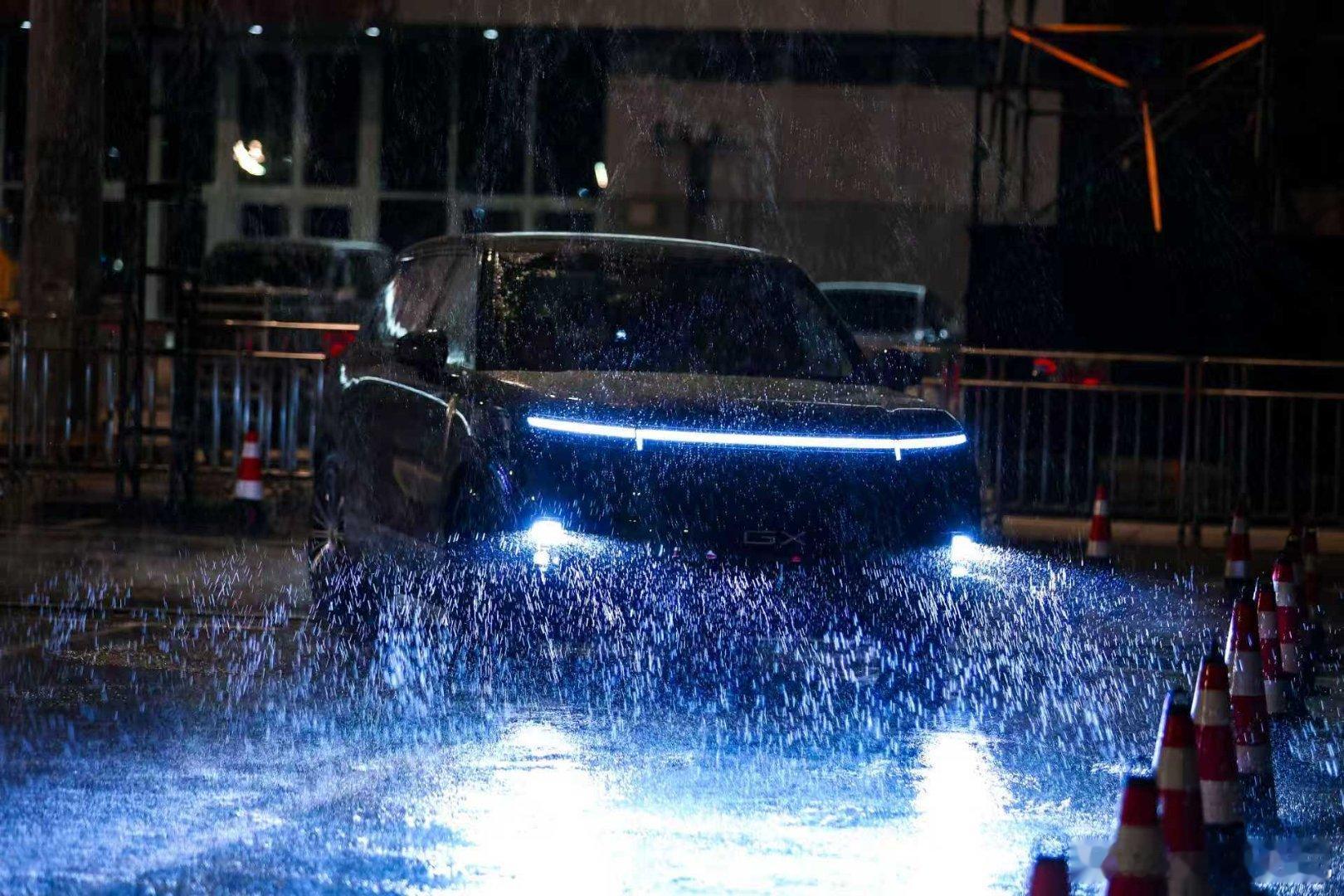 新科技旗舰小鹏GX今晚预售小鹏GX把四大安全测试场搬到发布会安全才是最大的豪华，