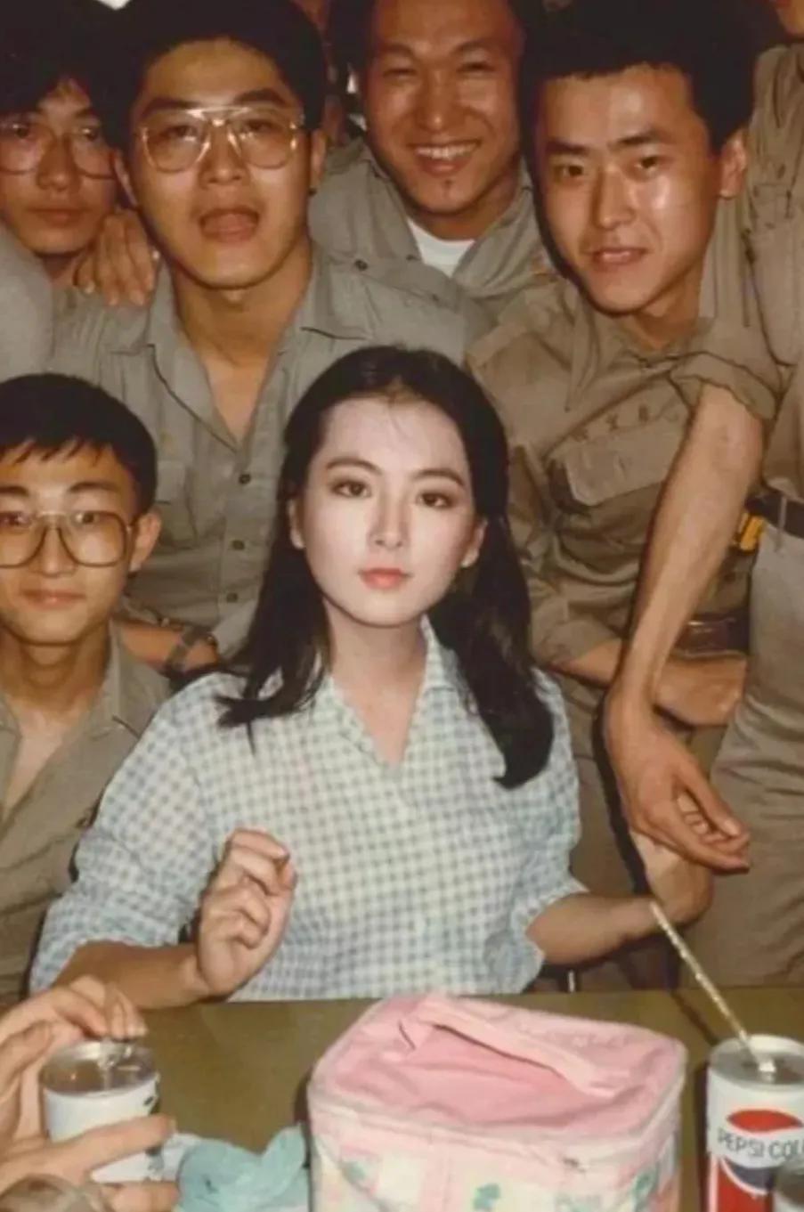 不愧是琼瑶的御用女演员，这个女生长的好漂亮呀！