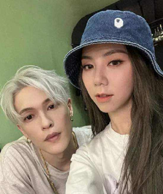 八年恋情传婚讯，邓紫棋这次为何不辟谣？
