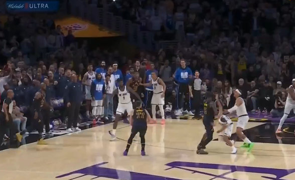 东契奇 犹豫到湖人后学到了打球的精髓与窍门！今天比赛湖人队最后一攻，东契奇空位的