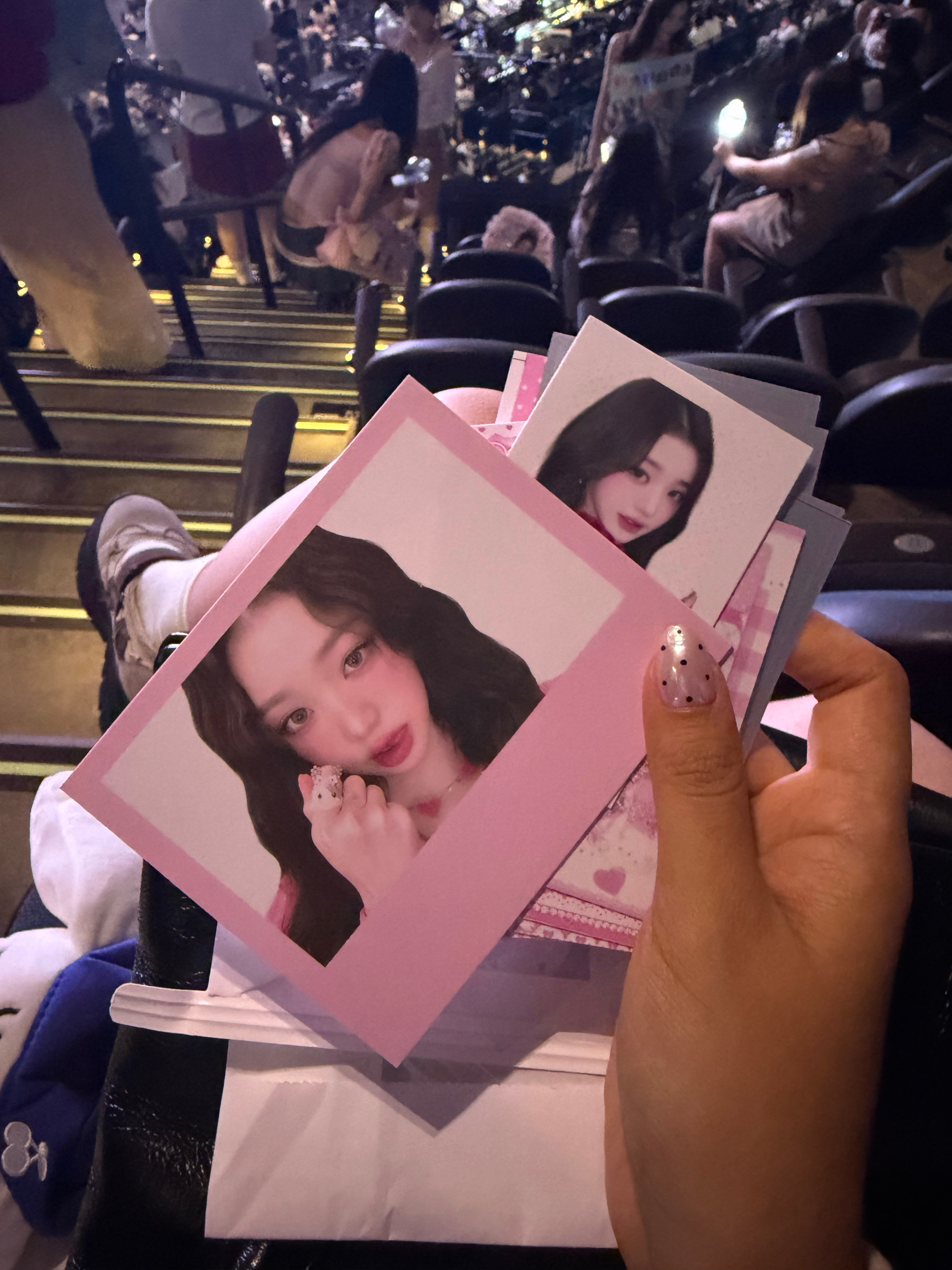 最近太充实了太多日常了 实况大放送！！📷去看了演唱会 旁边的妹妹还送了我小礼物