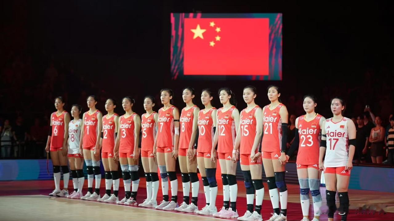 女排现在阵容够世界一流强队吗?
世界一流强队不是口头上说，必需有成绩支撑。至少是