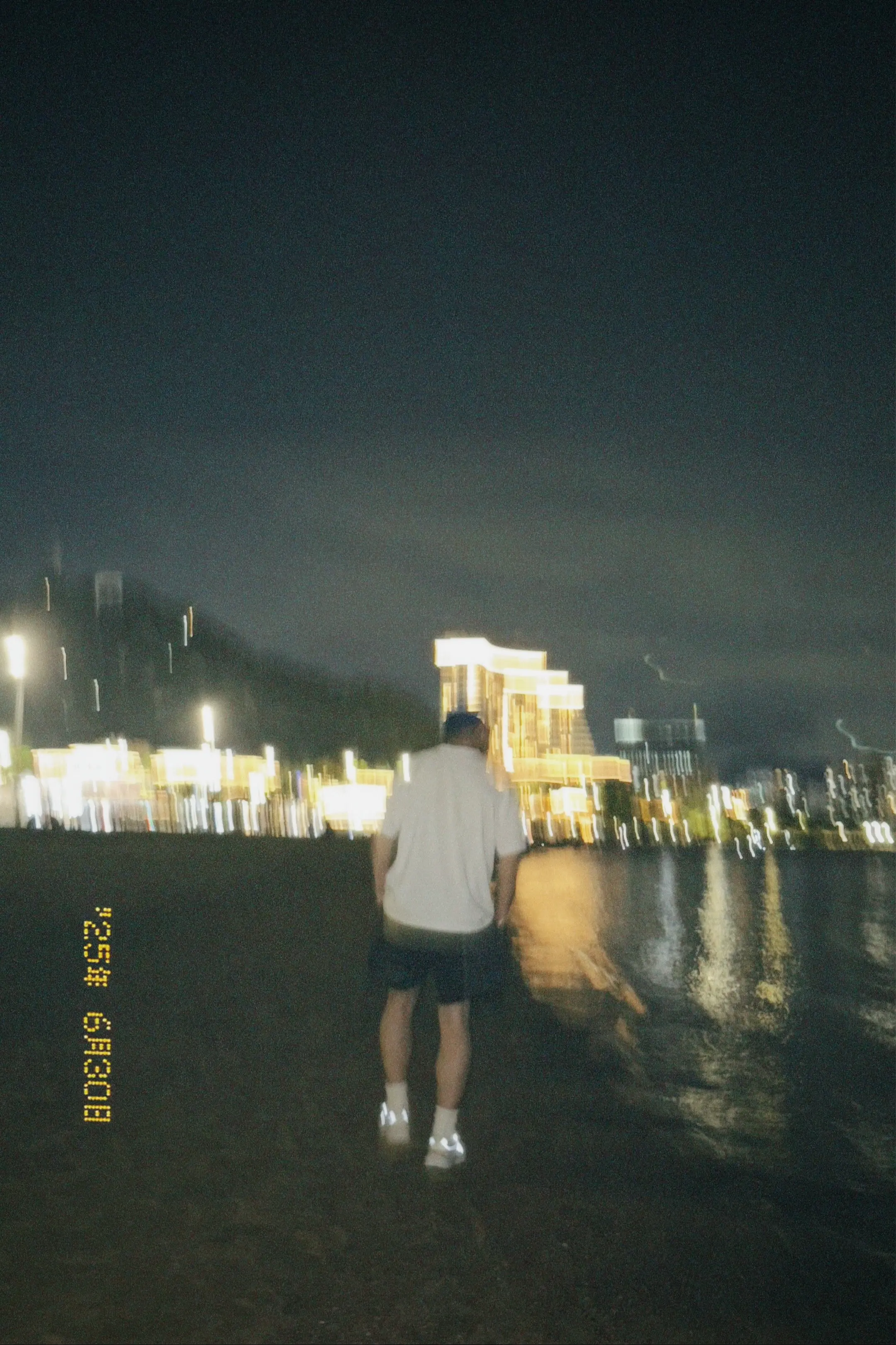 师傅！我要做一条跟海一样蓝的👖。珠海是个好地方！