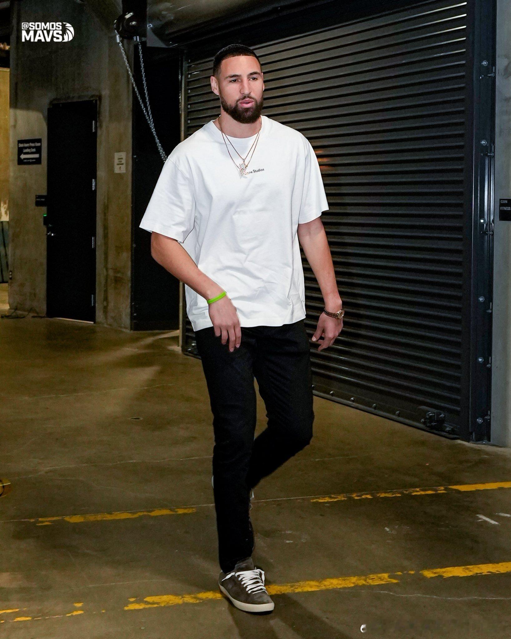 常规赛第5️⃣5️⃣场 独行侠客场对阵太阳你汤的球员通道达拉斯独行侠对战洛杉矶湖