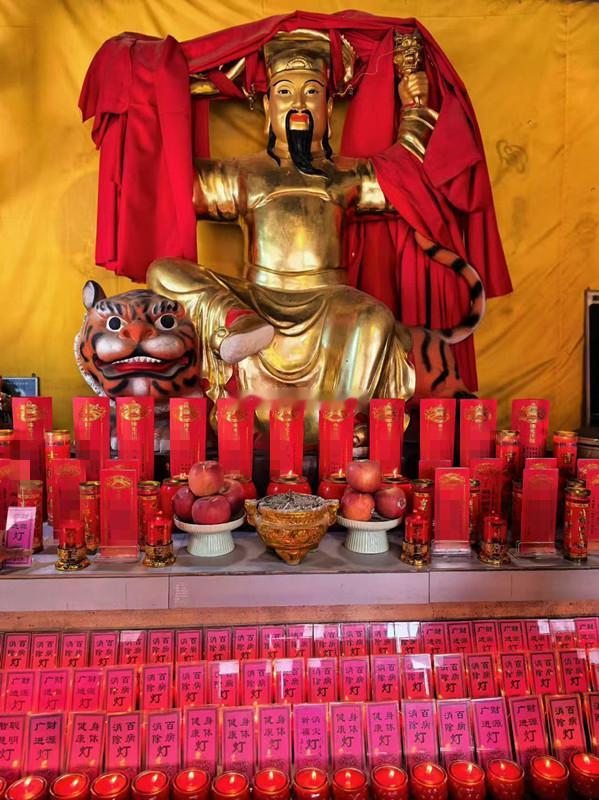 农历四月廿八，恭迎药王菩萨圣诞。药王菩萨慈悲护佑，消灾延寿，身心康宁。 人这一生