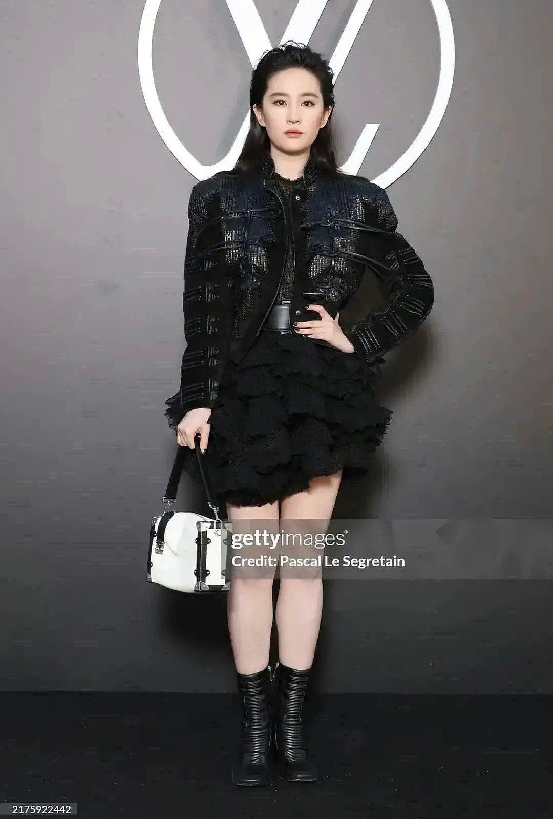 还以为是天仙的腿粗，直到看到大家都这样，G社这角度太死亡了吧 ​​​