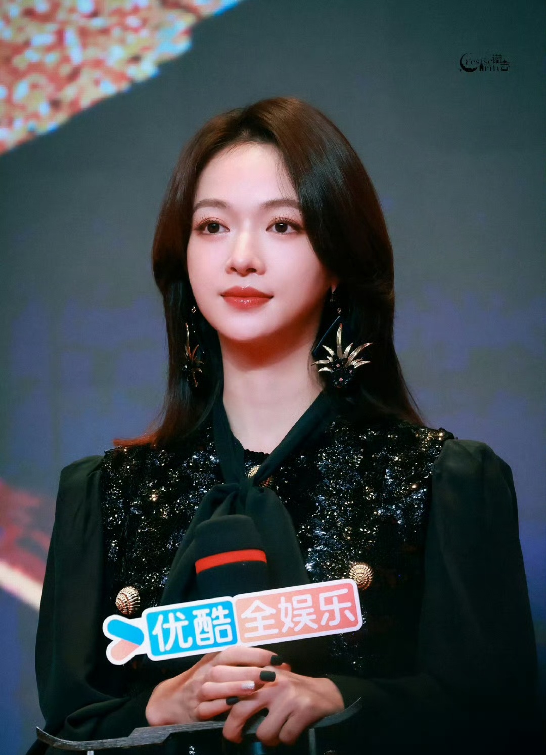#吴谨言肚子# 不要盯着肚子看了，来看看吴谨言的这张脸，就理解秀色可餐了，状态真