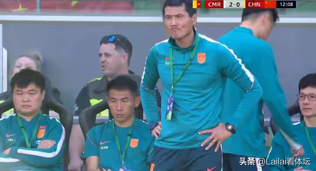 闪电战，0比2！开场不到10分钟中国队就连丢两球，国际足联系列赛，中国与喀麦隆队