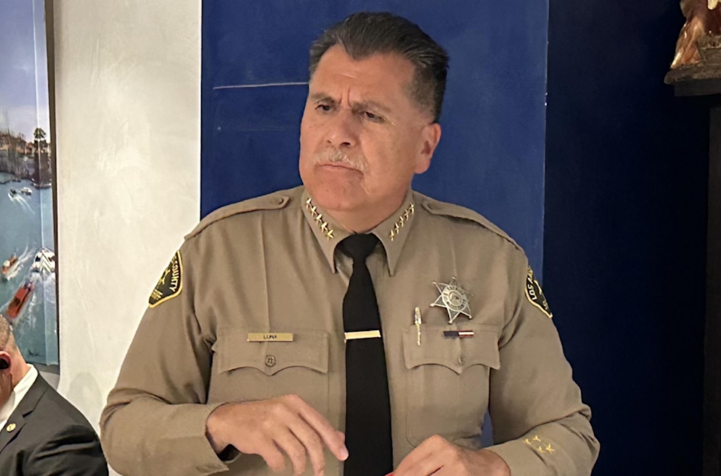 #在美华人遭百万美元级入室盗窃#【华人去年遭遇“百万美元级”入室盗窃，美警方提醒