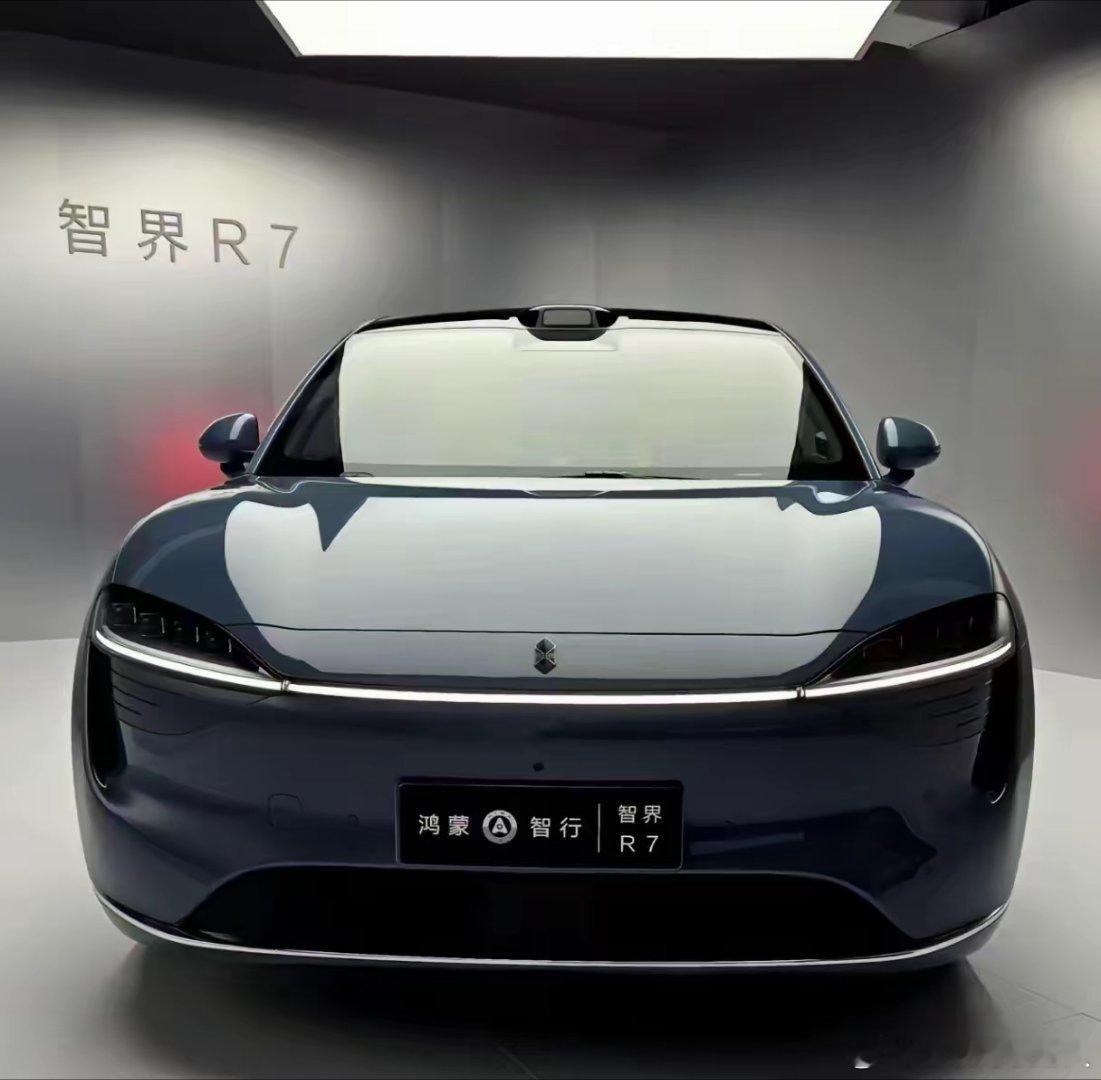 智界车标上车的效果图闪亮登场啦！比字母好看太多了[赞][赞][赞]！ 