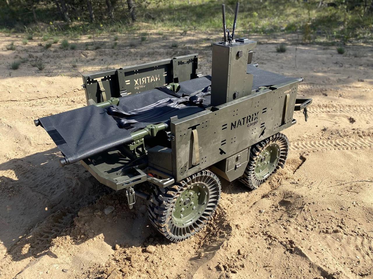 拉脱维亚国防部签署了首批国内研发的无人地面系统合同，选择了布拉萨防务系统、Nat