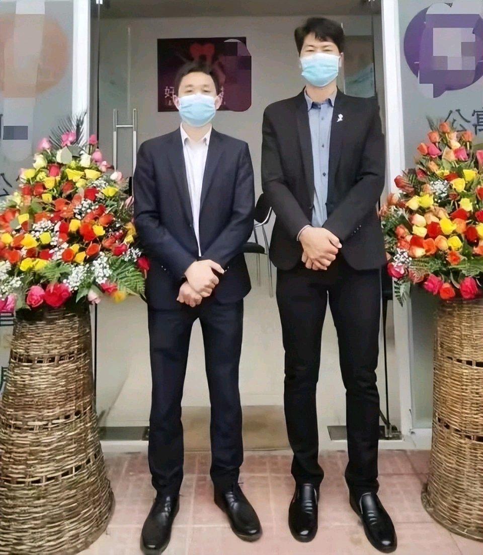 我叫赵创造，37岁，安徽界首人，现在在非洲创业。我这一路可太曲折了，大学毕业后进