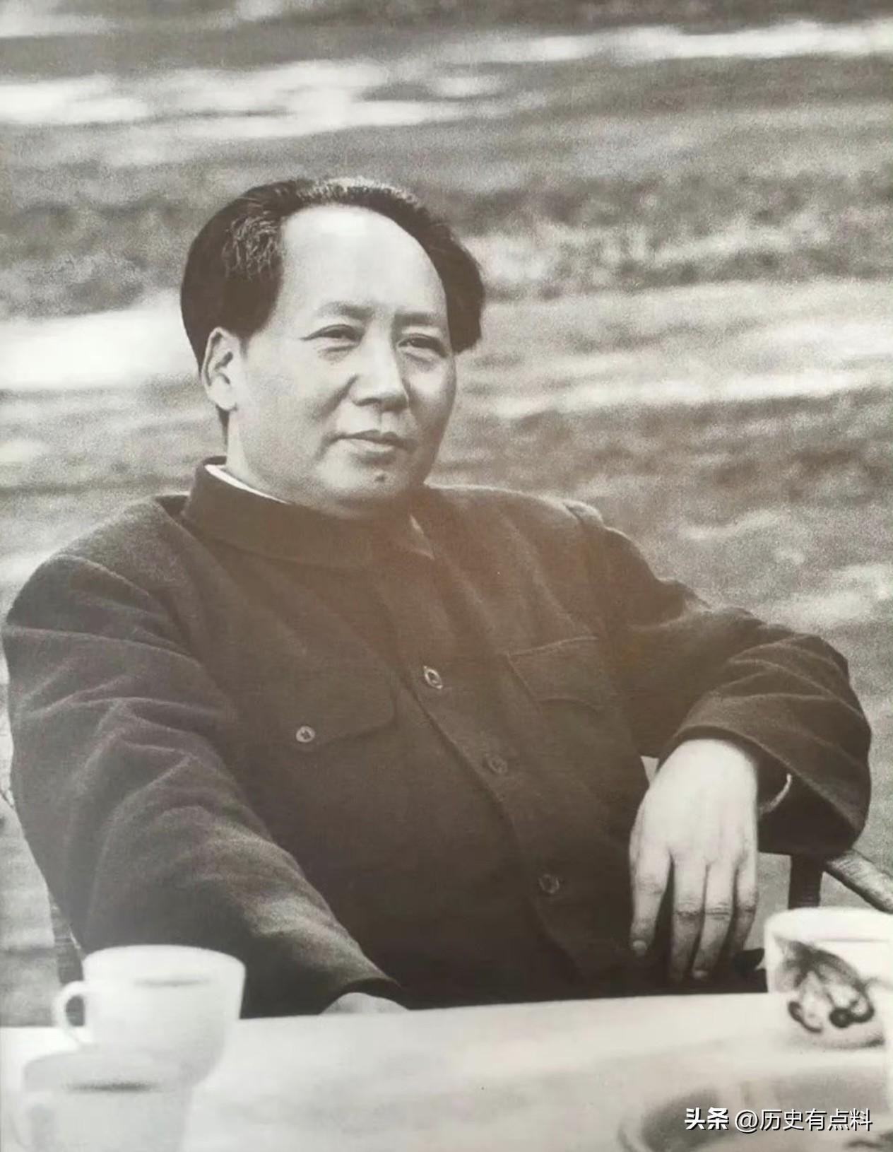 为人民服务。
 
我们的队伍完全是为着解放人民的。
 
全心全意地为人民服务。