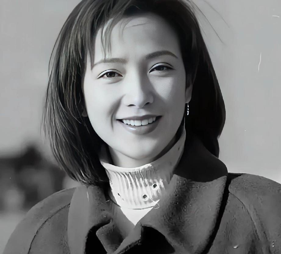 2025年12月13日，一则讣告如寒风掠过影坛——61岁的何晴在北京悄然离世。这