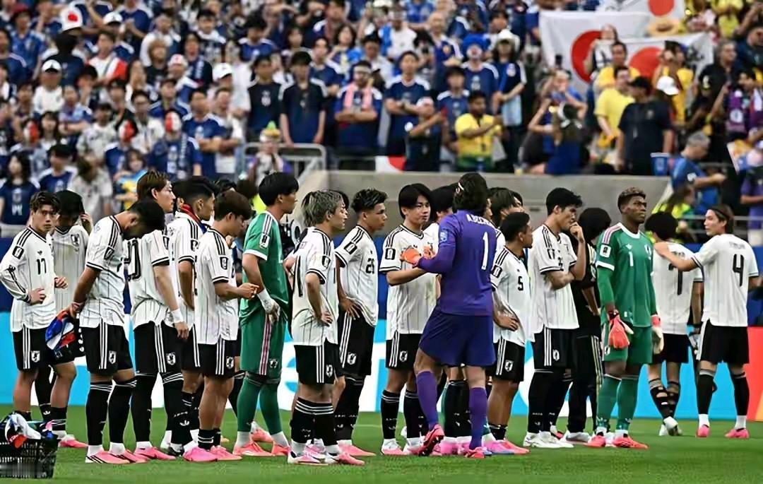 与韩伊出局仅隔1日，日本队第95分钟被巴西压哨绝杀，也走到了世界杯尽头，至此，纯